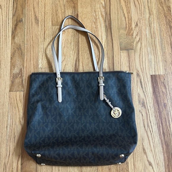 Michael Kors Handbags - MICHAEL KORS Jet Set Shoulder Tote Bag